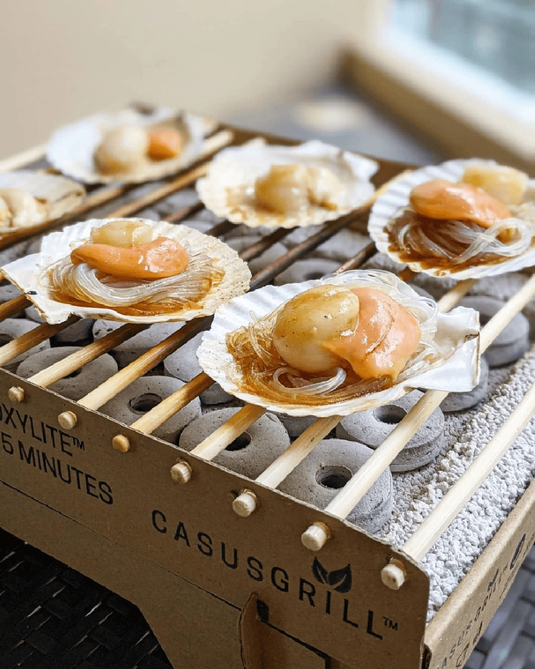 Ψήσιμο θαλασσινών στην Casus Grill