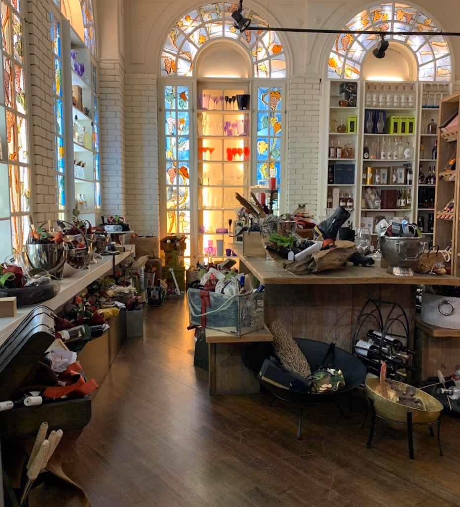 cava halari store inside view